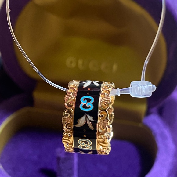 GUCCI ICON BLOOMS YELLOW GOLD AND ENAMEL RING - Picture 5 of 12